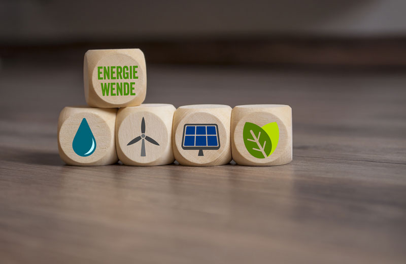 Würfel mit erneuerbare Energie Clean Energy Energiewende; Foto: Adobe Stock; Nr: 226315655; Stockwerk-Fotodesign
