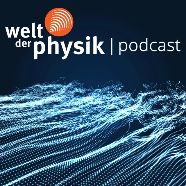Covergrafik des Podcasts „Welt der Physik". Vor dunkelblauem Hintergrund sind leuchtend blaue, wellenförmige Partikelströme zu sehen - als visuelle Metapher für physikalische Phänomene. Oben links das Logo mit orangefarbenem, WLAN-ähnlichem Symbol und dem Schriftzug "welt der physik | podcast".